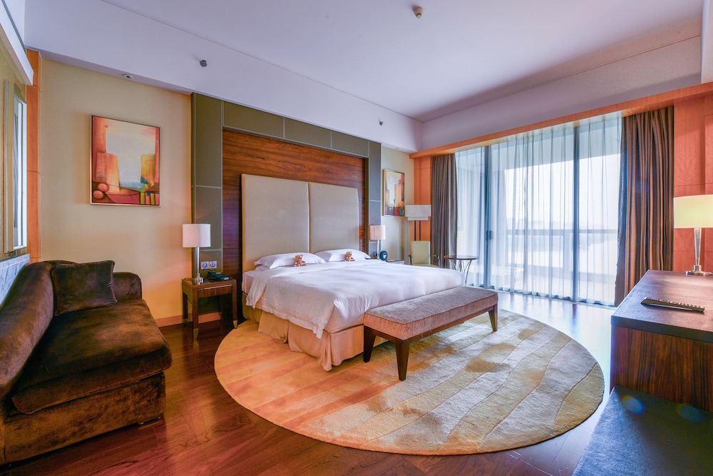 Regency Suite Lake View King