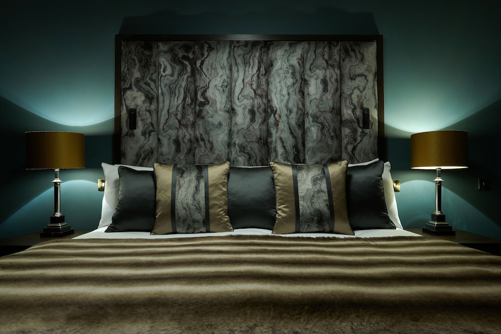 Junior Suite, 1 King Bed, Garden View - Photo 2