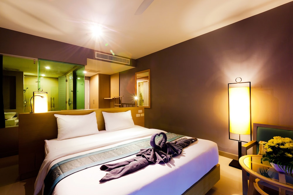Deluxe Room (Pool Access) photo 3