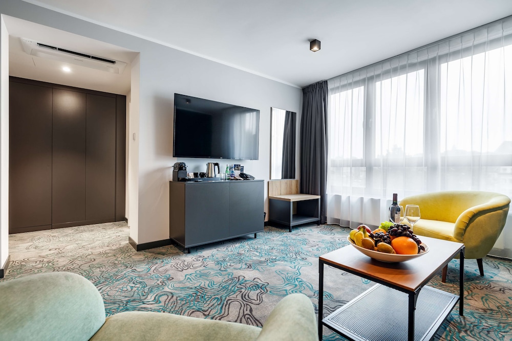 Suite, 1 King Bed photo 1