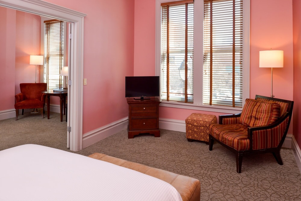 King Parlor Suite - Photo 1