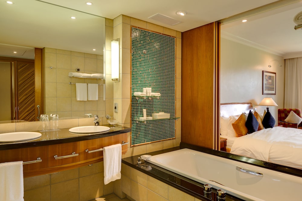 Premium Deluxe Room with Lagoon View - Photo 6