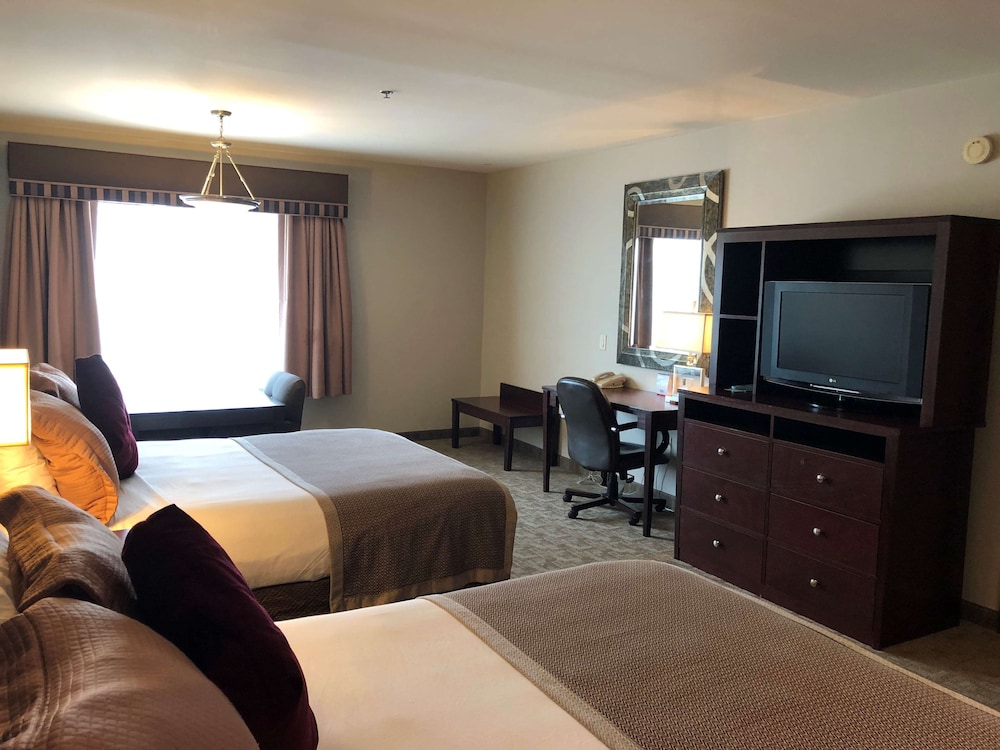 Junior Suite, 2 Queen Beds - Photo 2