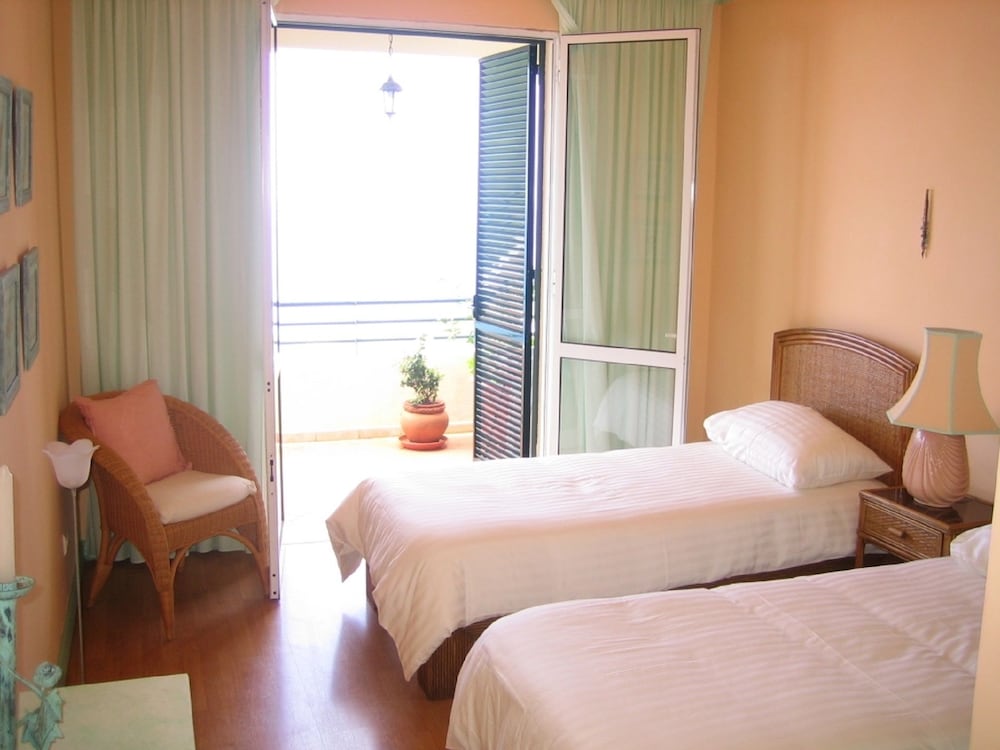 Panoramic Apartment, 2 Bedrooms, Pool Access, Sea View