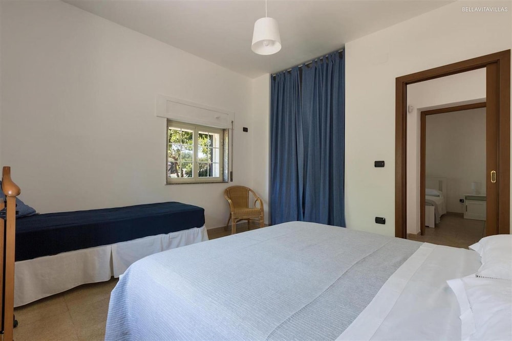 Villa photo 2