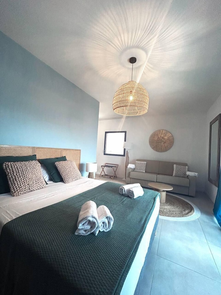Executive Room, 1 Queen Bed with Sofa bed, Non Smoking, Balcony