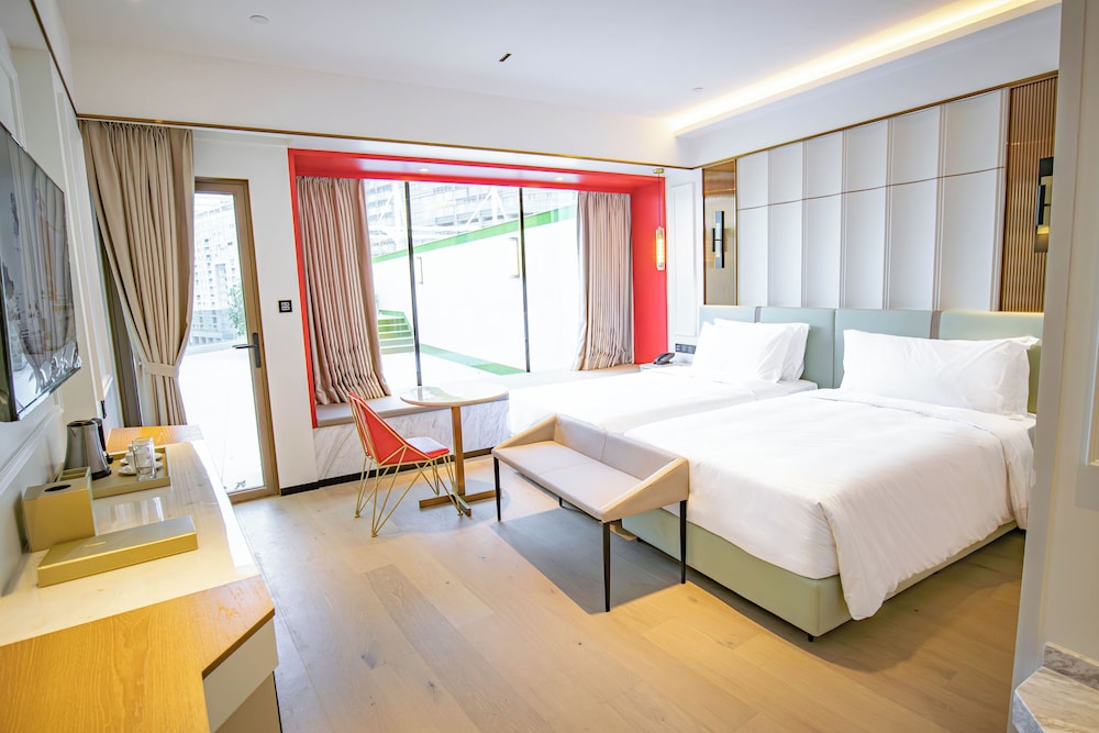 Signature Double Room, Multiple Beds, Balcony, Lake View
