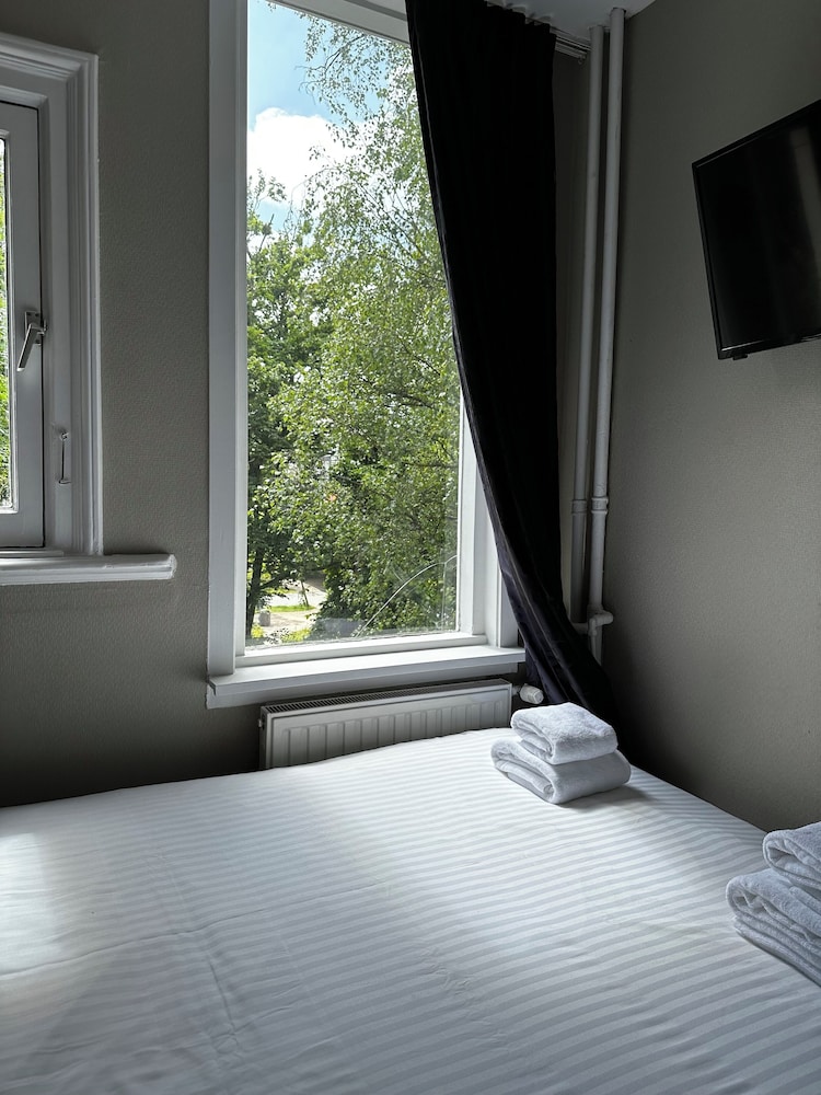 Standard Double Room - Photo 2