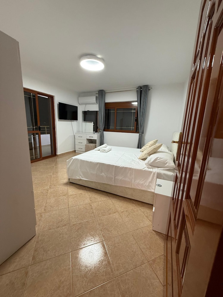 Double Room, Balcony, City View photo 2