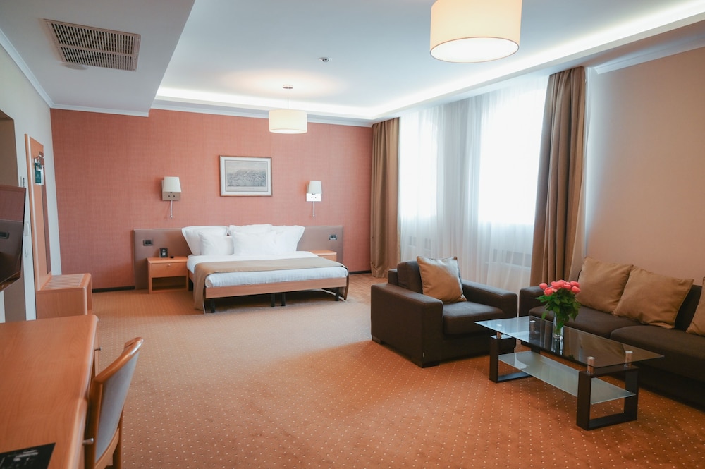 Luxury Suite photo 1