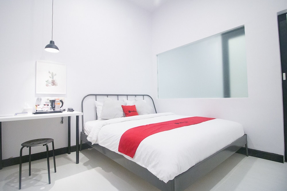 Double Room (Reddoorz)