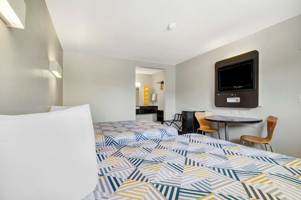 Deluxe Room, 2 Double Beds, Non Smoking, Refrigerator photo 3