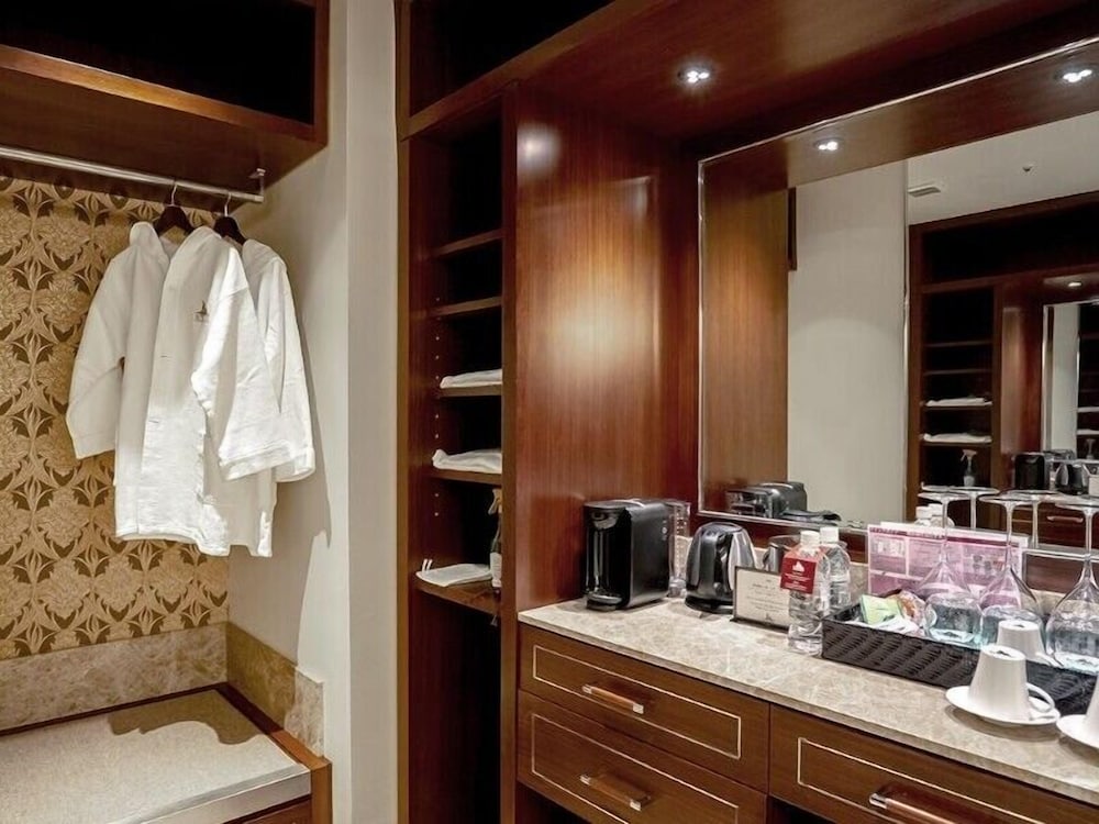 EXES Premier Twin for 4 people with Lounge Access, Non Smoking photo 3