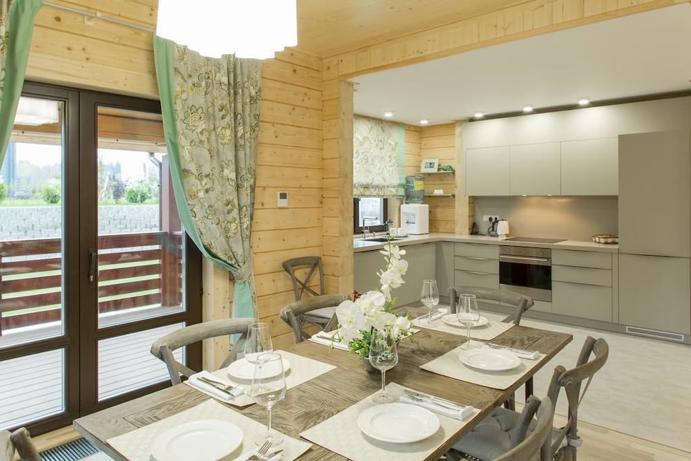 Villa photo 2