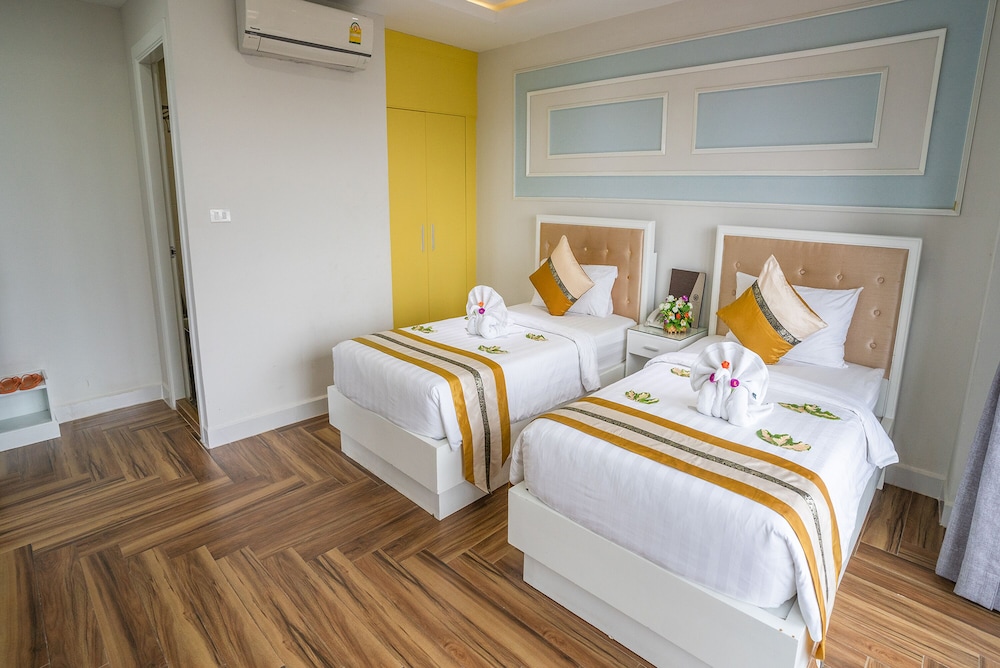 Superior Twin Room with Balcony - Photo 22