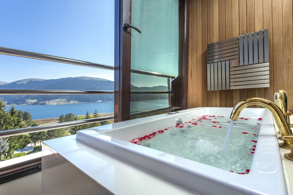 King Suit with Spa Bath