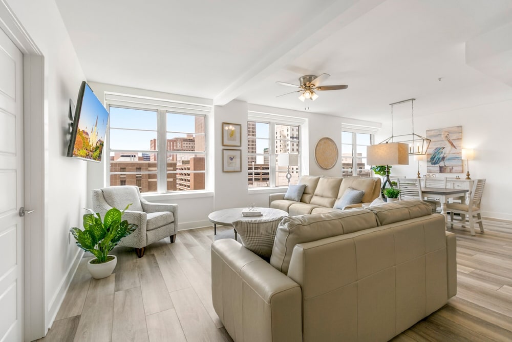 Luxury Condo, 4 Bedrooms