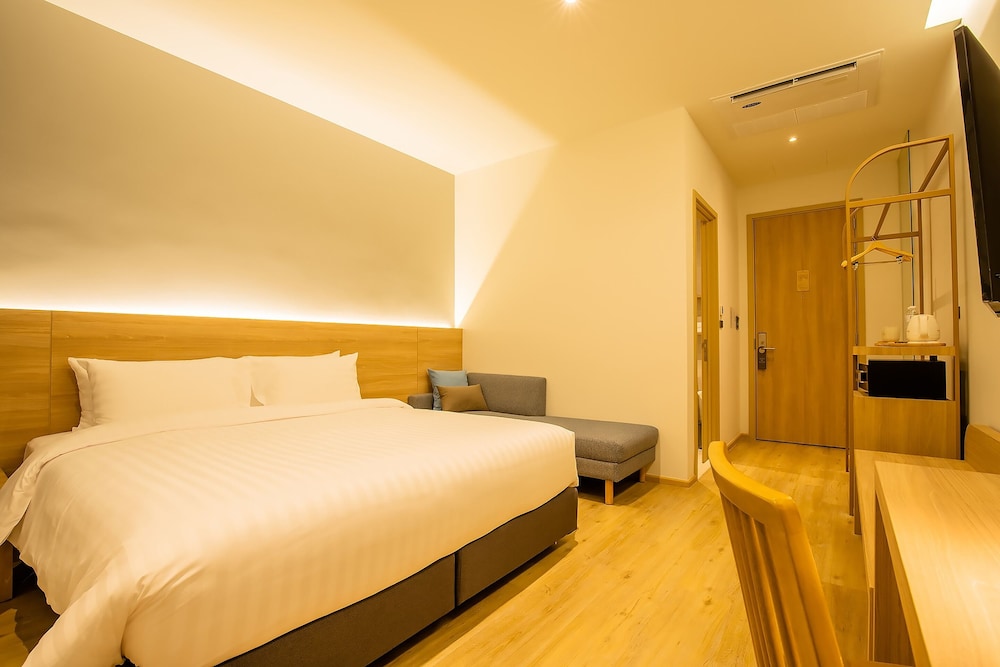 Superior Room, 1 King Bed - Photo 2