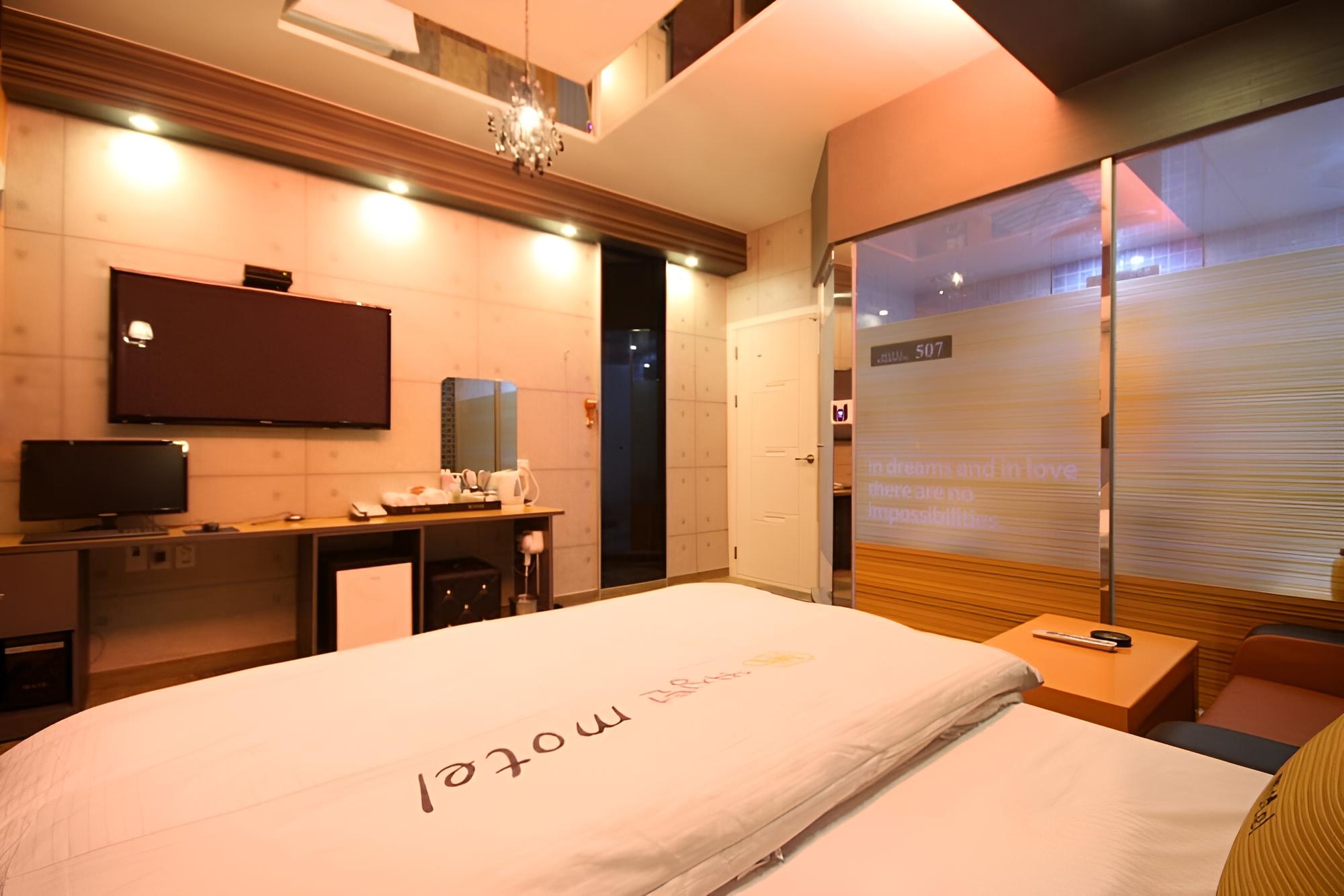 Room (Suite (Semi-Special Room/2PC/Netflix ) - Photo 18