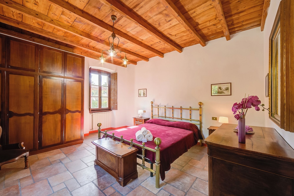 Family Villa, Multiple Bedrooms, Mountainside (Timeless l' Antico Mulino Della)