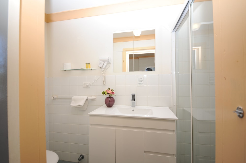 Family Room - Suite - Photo 7