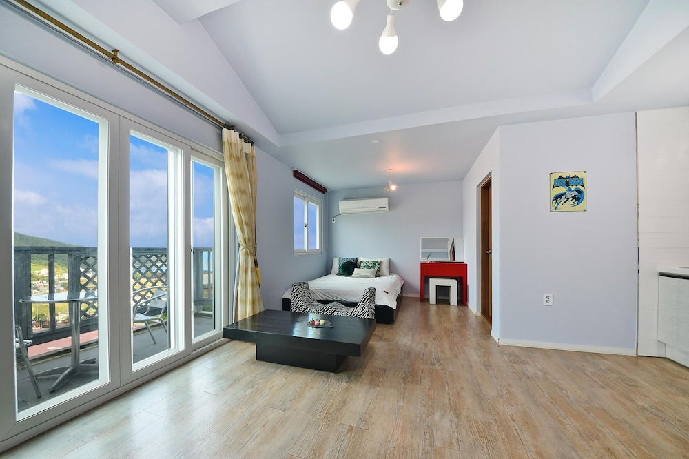 Basic Room, 1 Bedroom (Spiderman (1F/Private BBQ)) - Photo 4