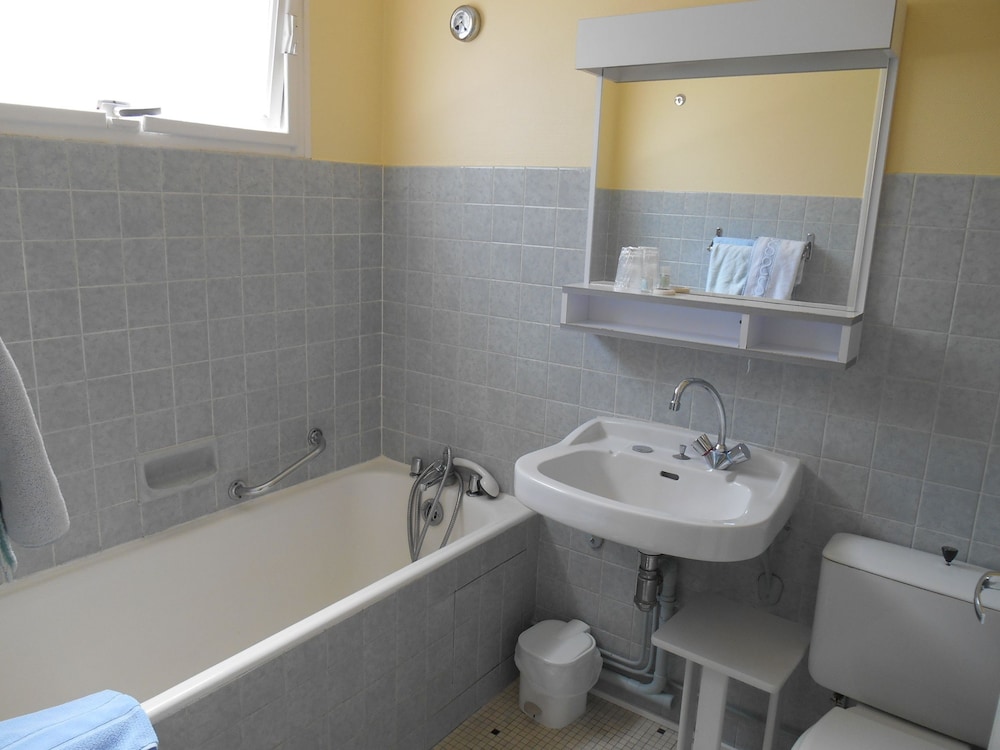 Twin Room, City View photo 2