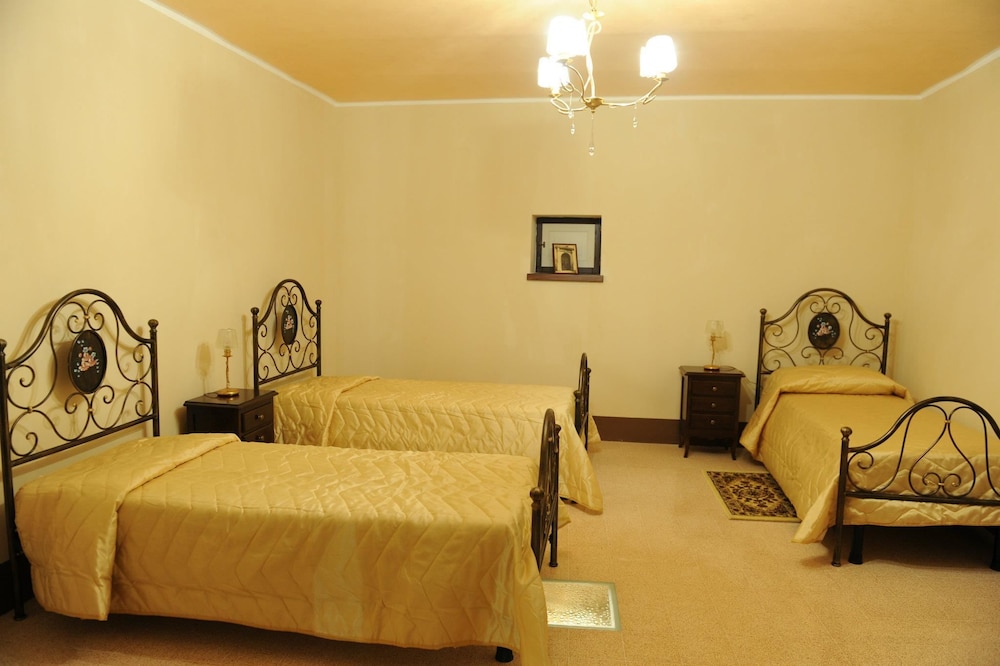 Triple Room (Addolorata) photo 3