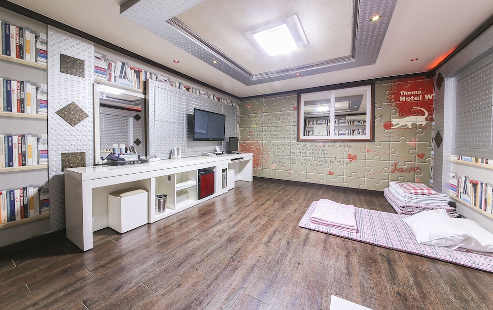 Traditional Room - Extra person charge 10,000 KRW on site more than 2 people