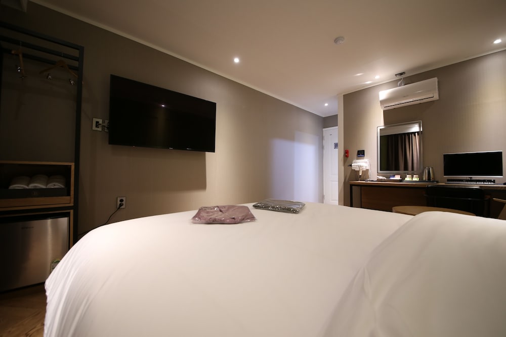 Deluxe Room - Photo 16
