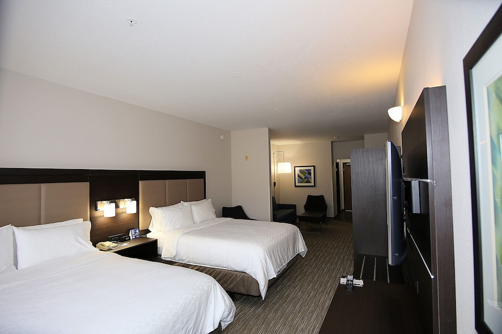 Suite, Multiple Beds - Photo 3