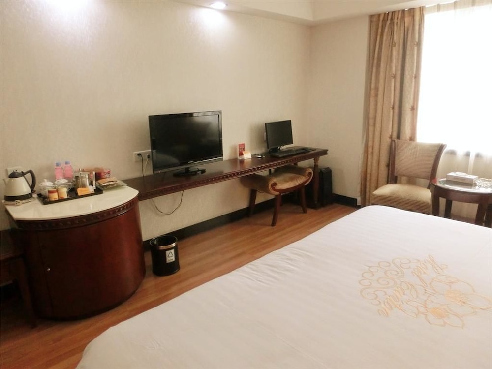 Deluxe King Room - Photo 4