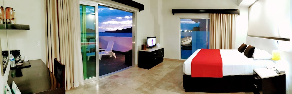 Suite, 1 King bed, Ocean View - Photo 1
