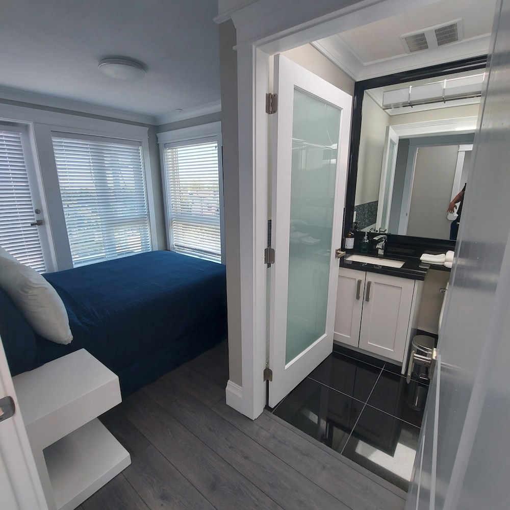 Beautiful Luxury 3 Bedroom Townhouse photo 1