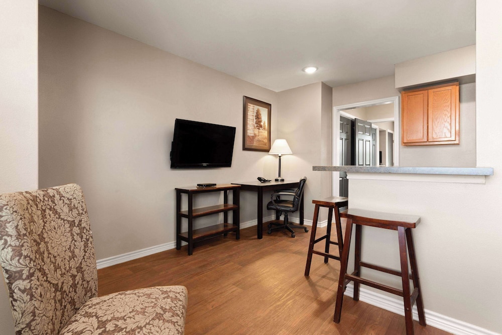 Luxury Suite photo 3
