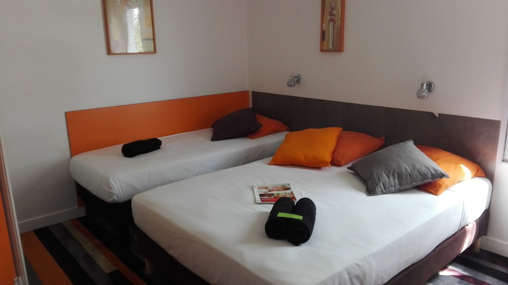 Standard Room, Multiple Beds photo 2