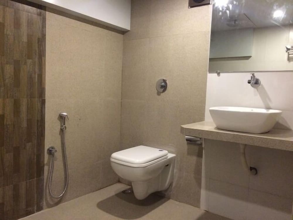Deluxe Double Room Single Use, 1 Bedroom, Smoking photo 2