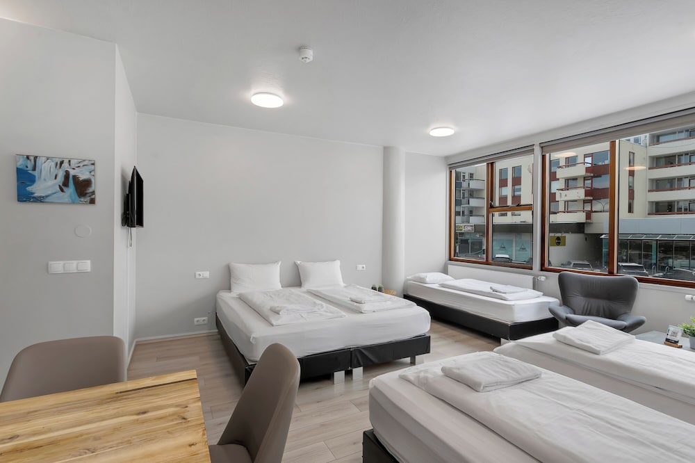 Studio - 5 Adults - Photo 3