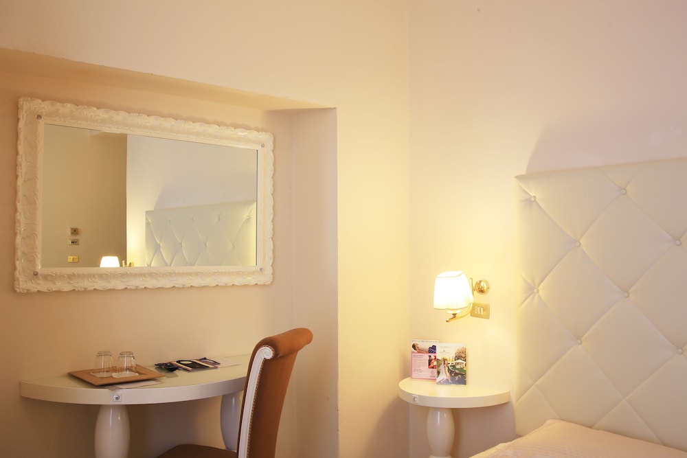 Double Room - Photo 8