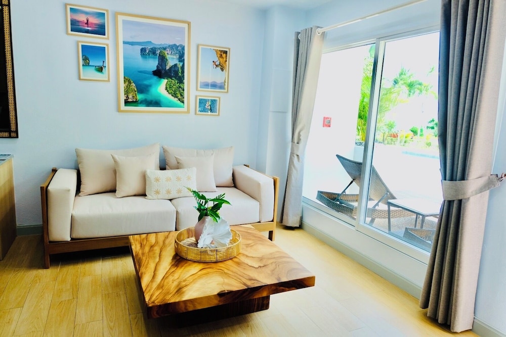 Room, Pool Access photo 2