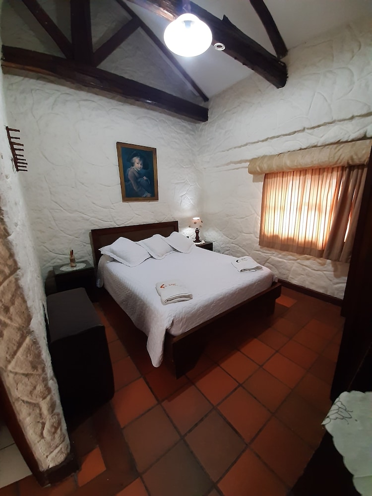 Comfort Single Room, 4 Bedrooms photo 2