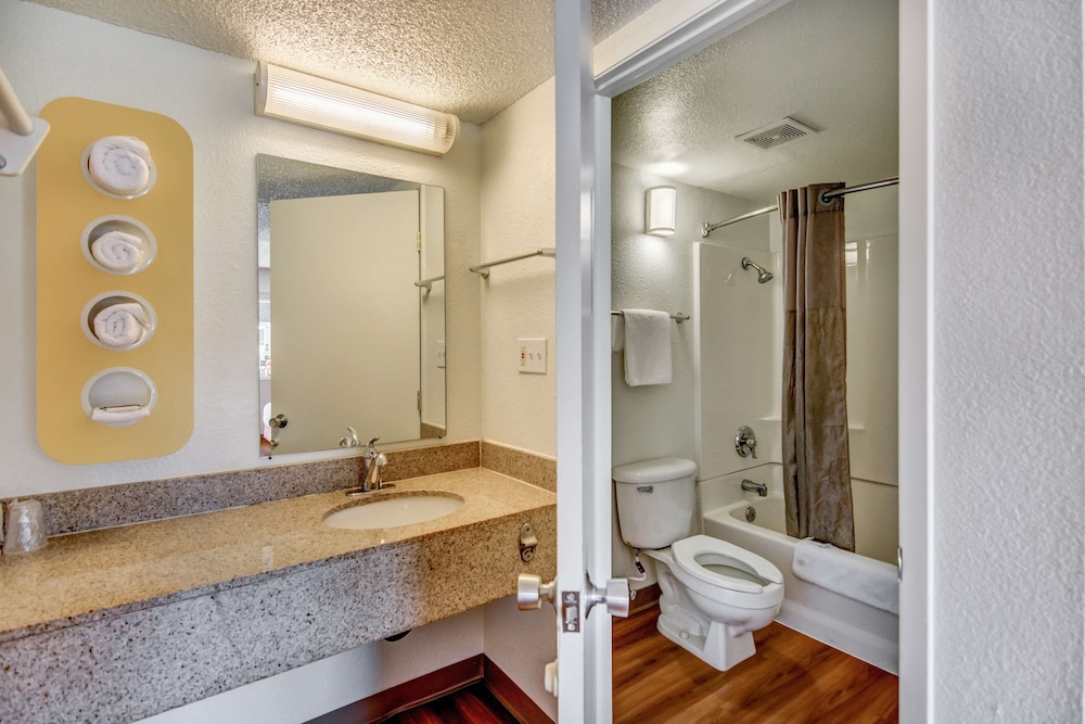 Deluxe Room, 2 Double Beds, Non Smoking, Refrigerator photo 2