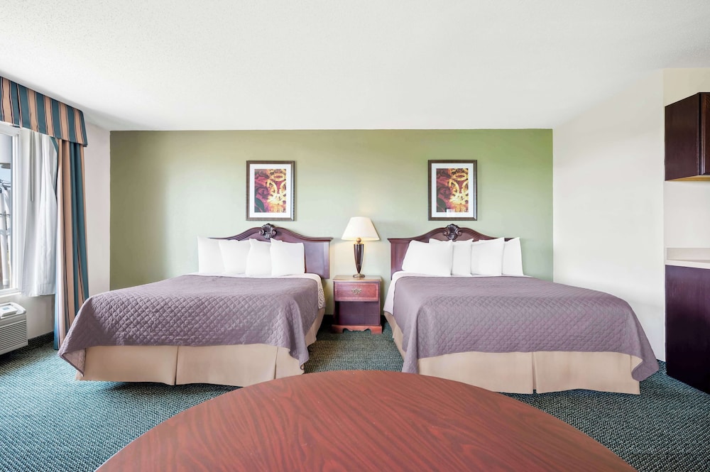 Suite, 2 Queen Beds, Non Smoking, Refrigerator & Microwave photo 2