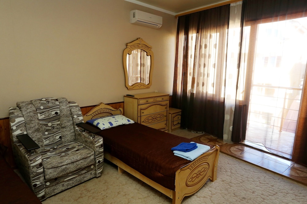 Superior Triple Room photo 2