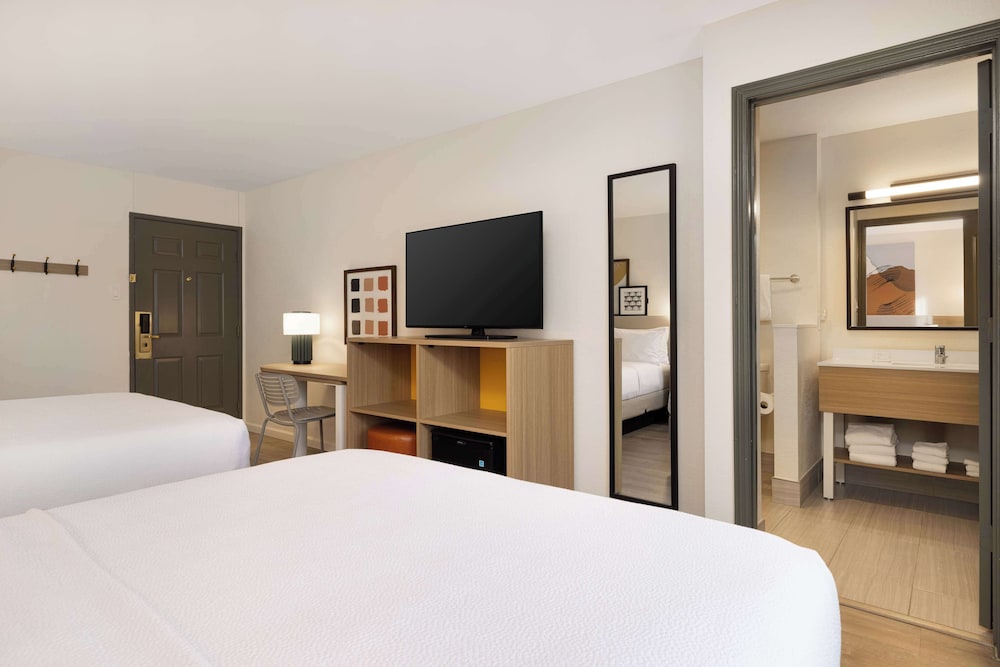 Room, 2 Queen Beds, Accessible (Hearing) - Photo 1