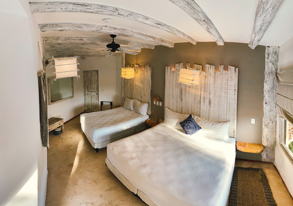 Family Quadruple Room, Hot Tub, Pool View