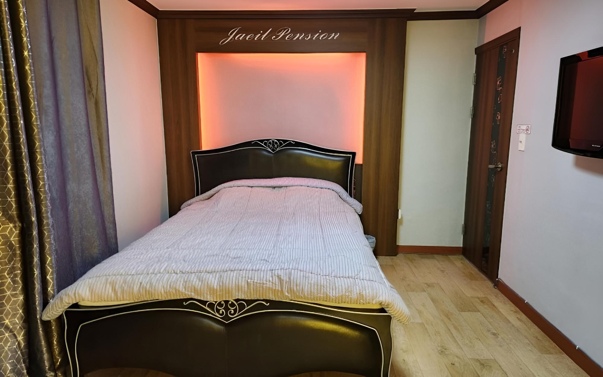 Room (Room 304) - Photo 4
