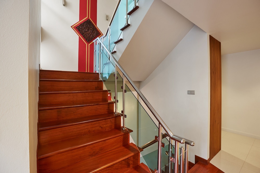 5 Bedrooms Villa photo 1