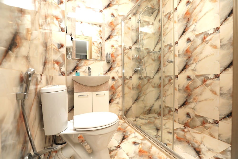 Single Room, 1 Queen Bed, Pool Access photo 3