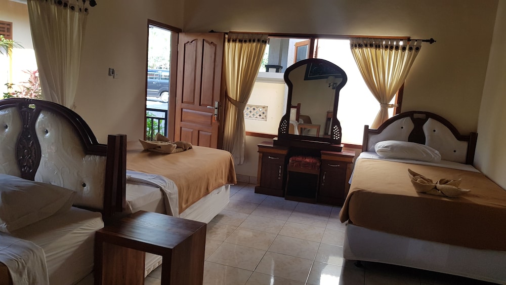 Economy Shared Dormitory, 4 Bedrooms, Pool View photo 3